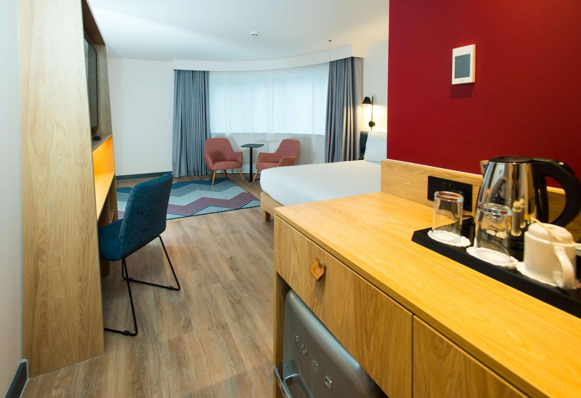 Готель Hampton By Hilton London Park Royal Екстер'єр фото