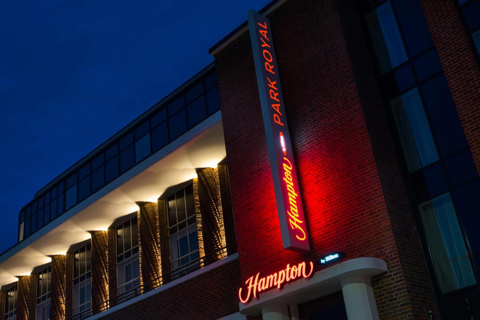 Готель Hampton By Hilton London Park Royal Екстер'єр фото