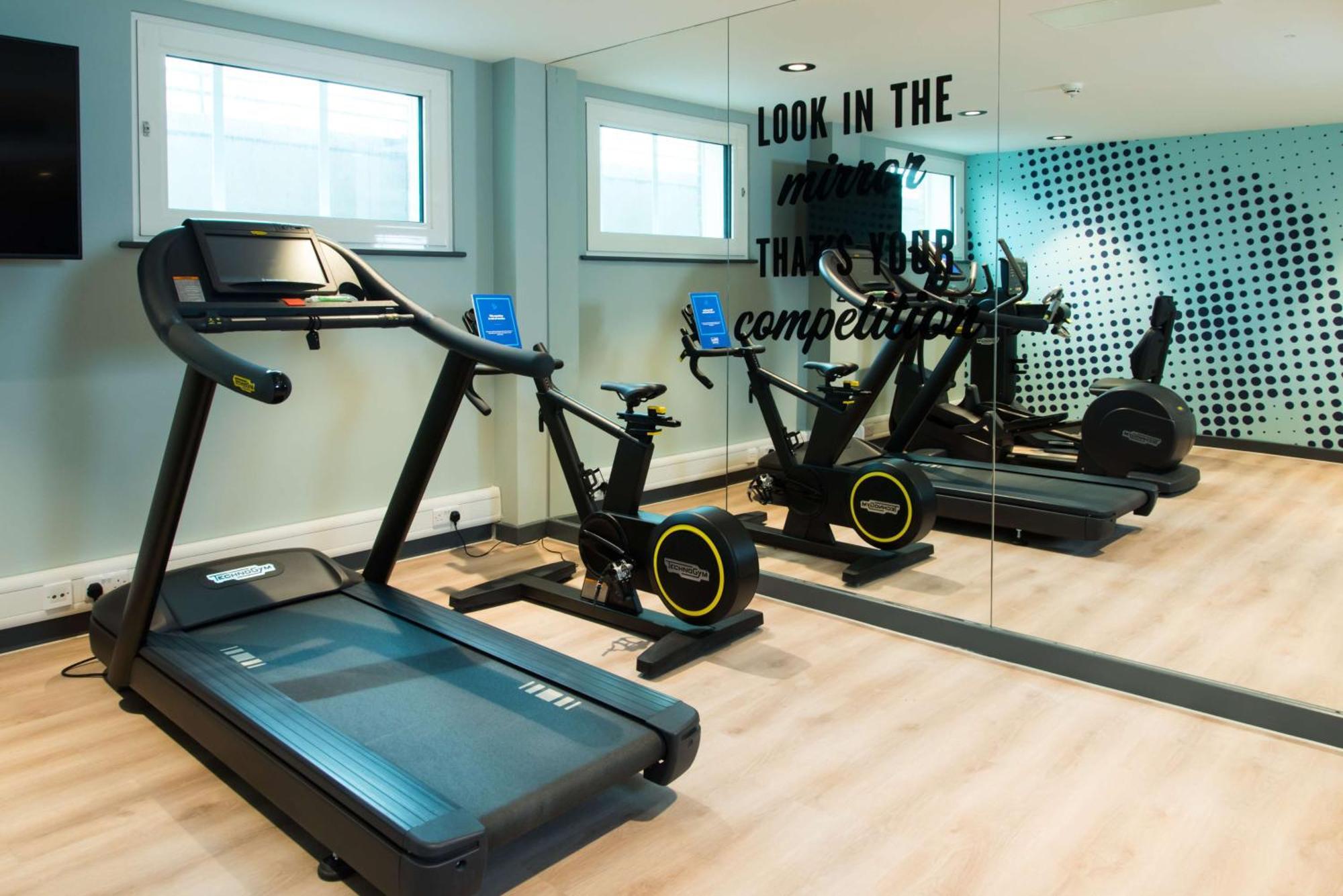 Готель Hampton By Hilton London Park Royal Екстер'єр фото