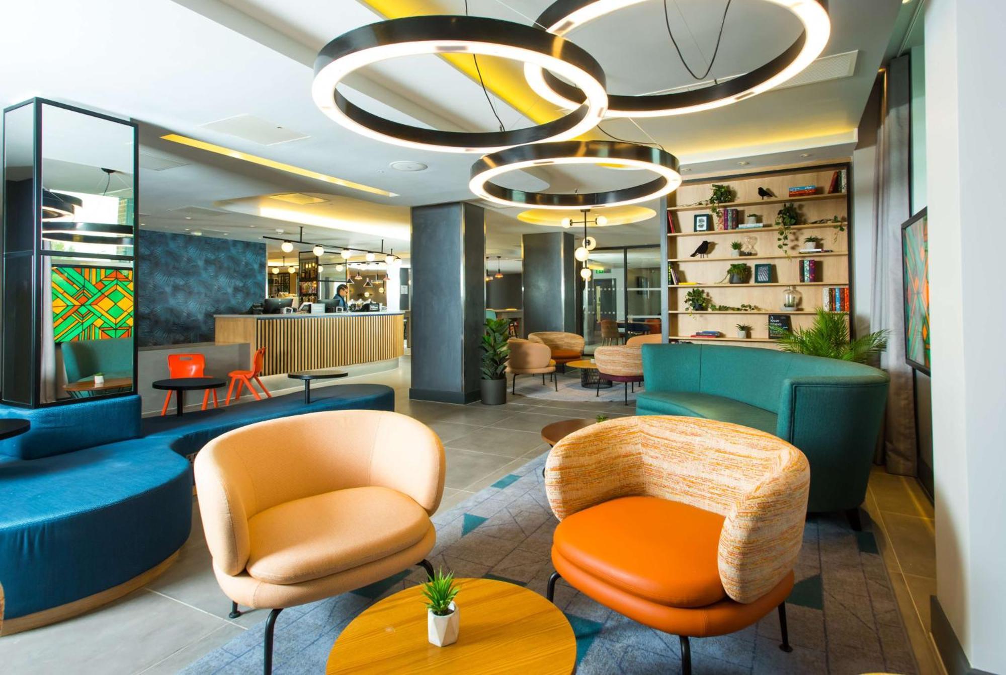 Готель Hampton By Hilton London Park Royal Екстер'єр фото