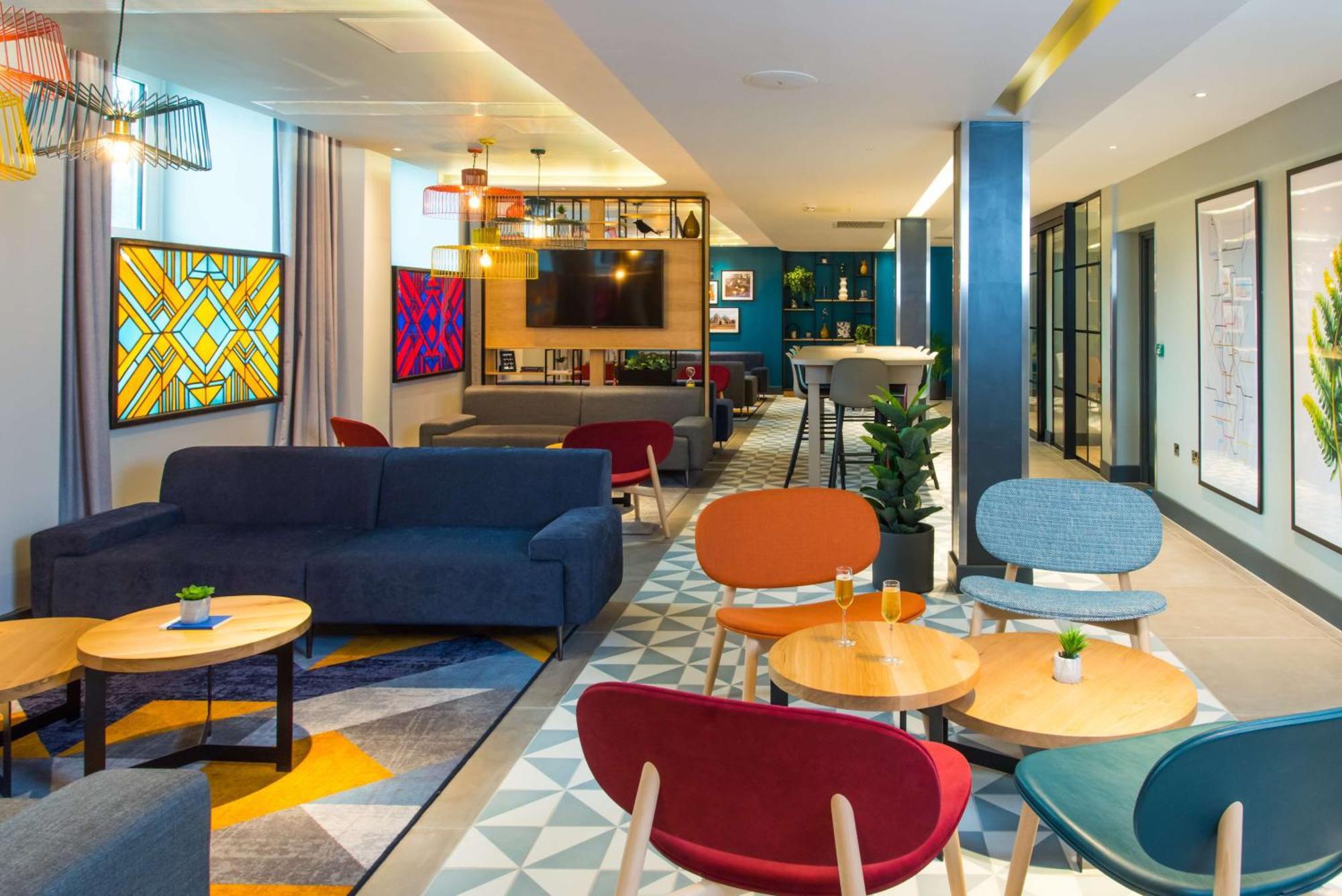Готель Hampton By Hilton London Park Royal Екстер'єр фото