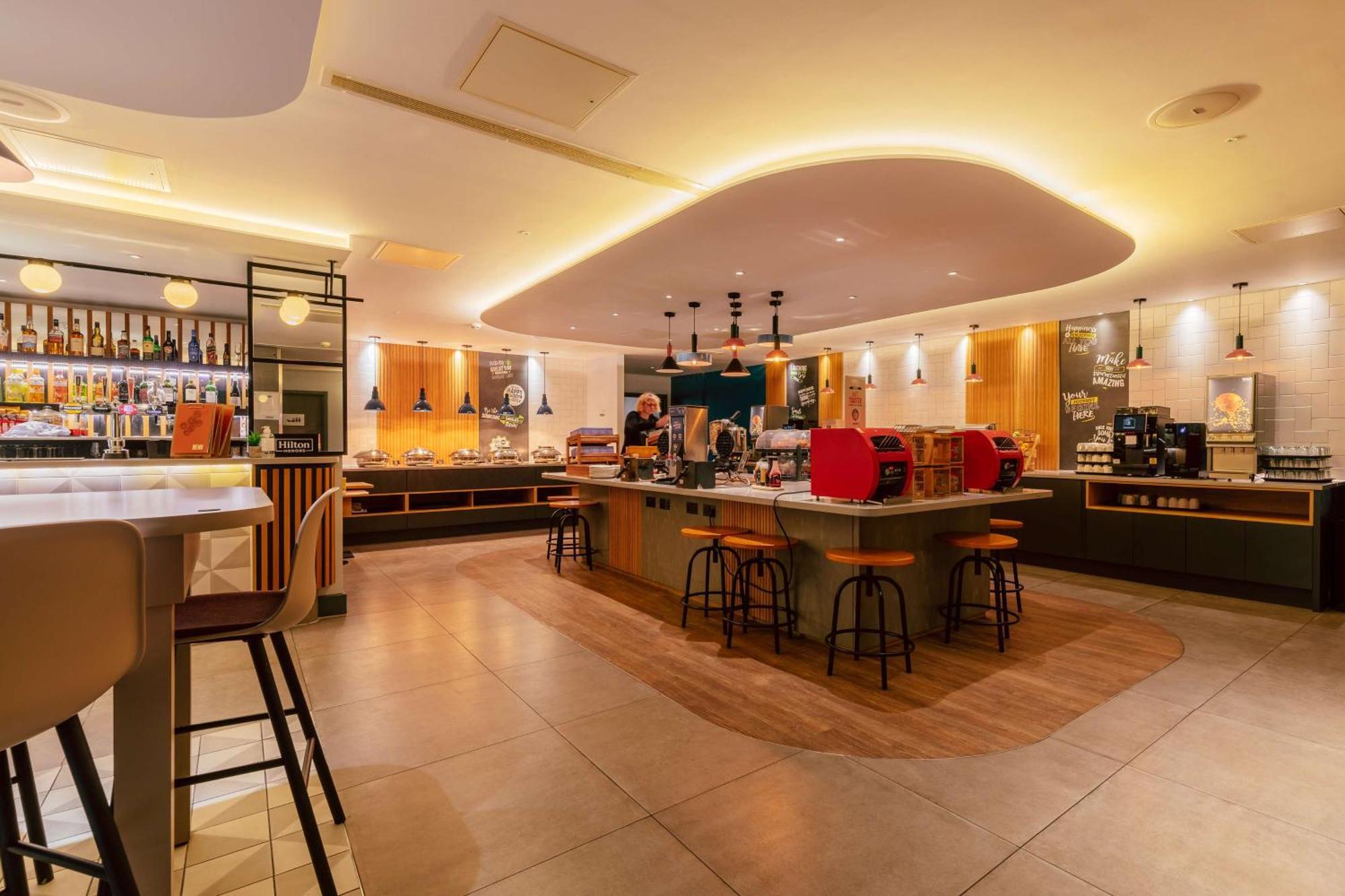 Готель Hampton By Hilton London Park Royal Екстер'єр фото