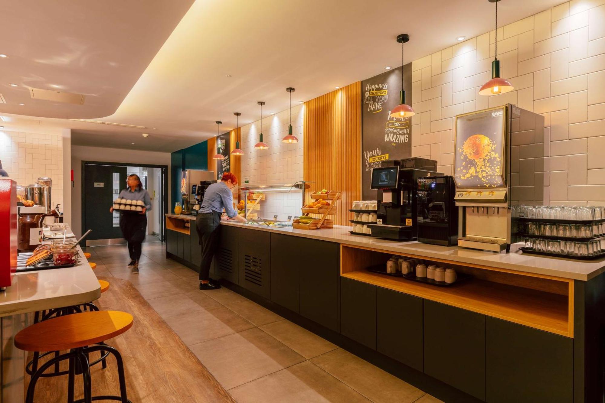 Готель Hampton By Hilton London Park Royal Екстер'єр фото