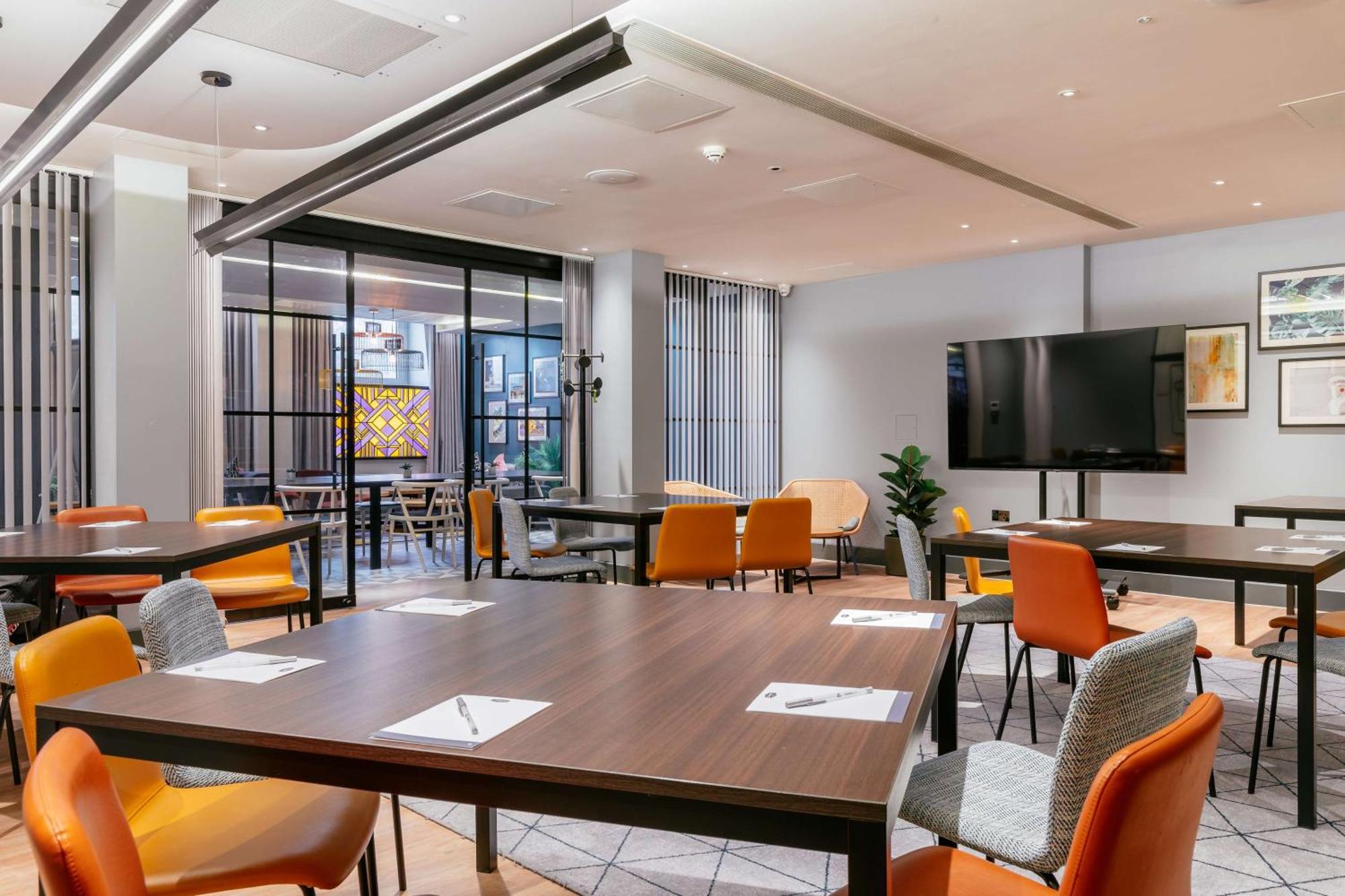 Готель Hampton By Hilton London Park Royal Екстер'єр фото