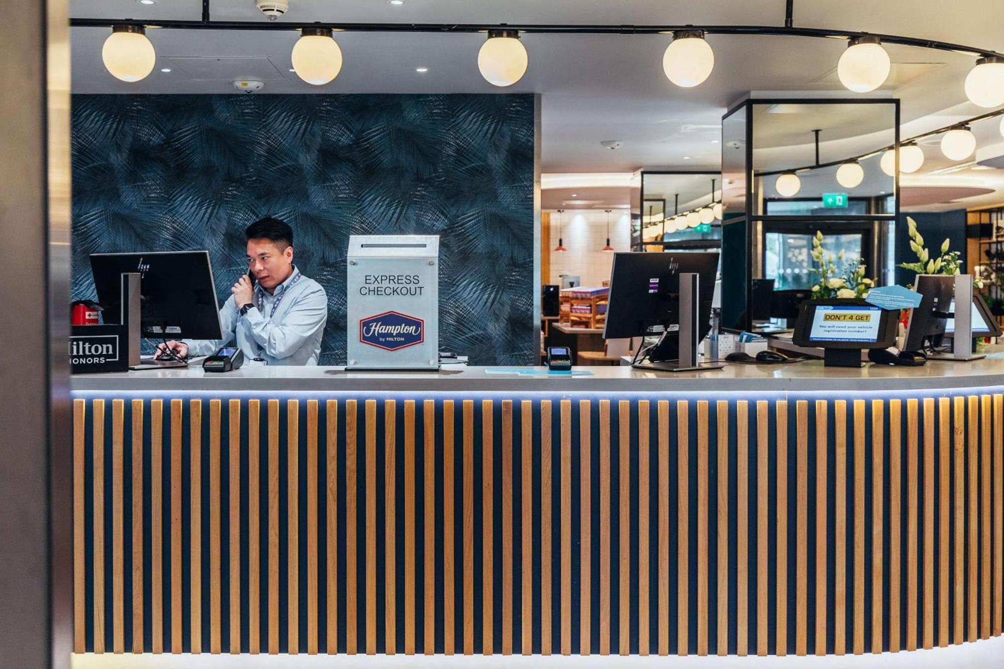 Готель Hampton By Hilton London Park Royal Екстер'єр фото