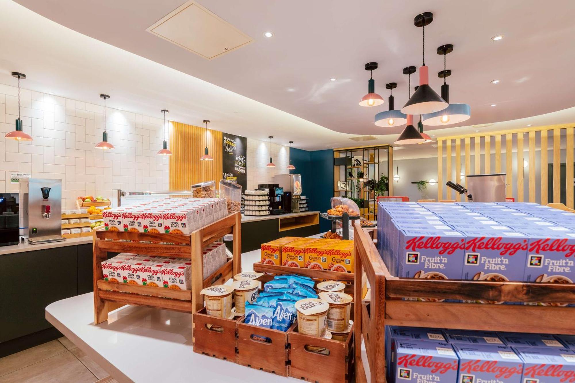 Готель Hampton By Hilton London Park Royal Екстер'єр фото